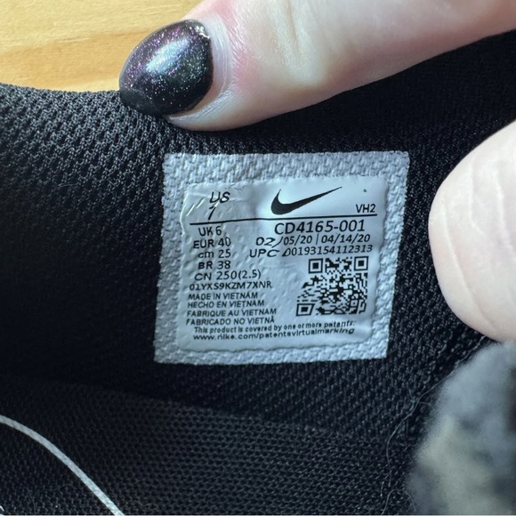 Nike Air Max Excee sneaker, women’s SZ9 men’s SZ 7, EU 40, unisex, black & white - Picture 6 of 6